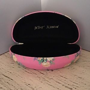 BETSEY JOHNSON Accessories - 🆕🎀BETSEY JOHNSON SUN GLASS OR REGULAR GLASS CASE BETSEY JOHNSON Accessories - 🆕🎀BETSEY JOHNSON SUN GLASS OR REGULAR GLASS CASE